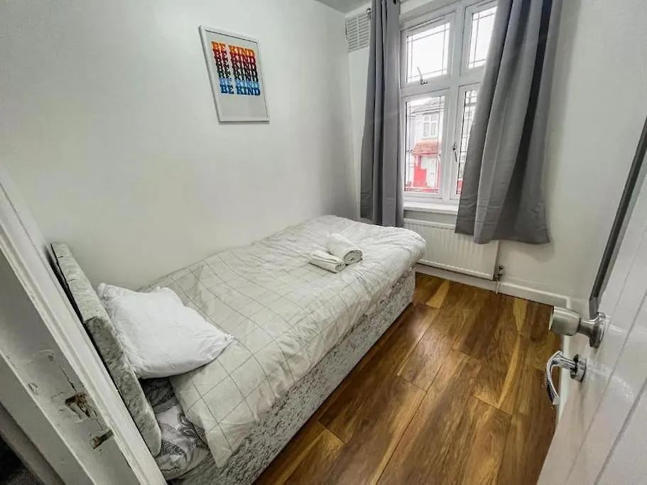 East London Townhouse By Harlington Apartment United Kingdom