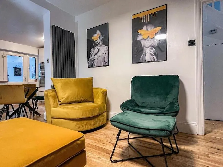 East London Townhouse By Harlington Apartment